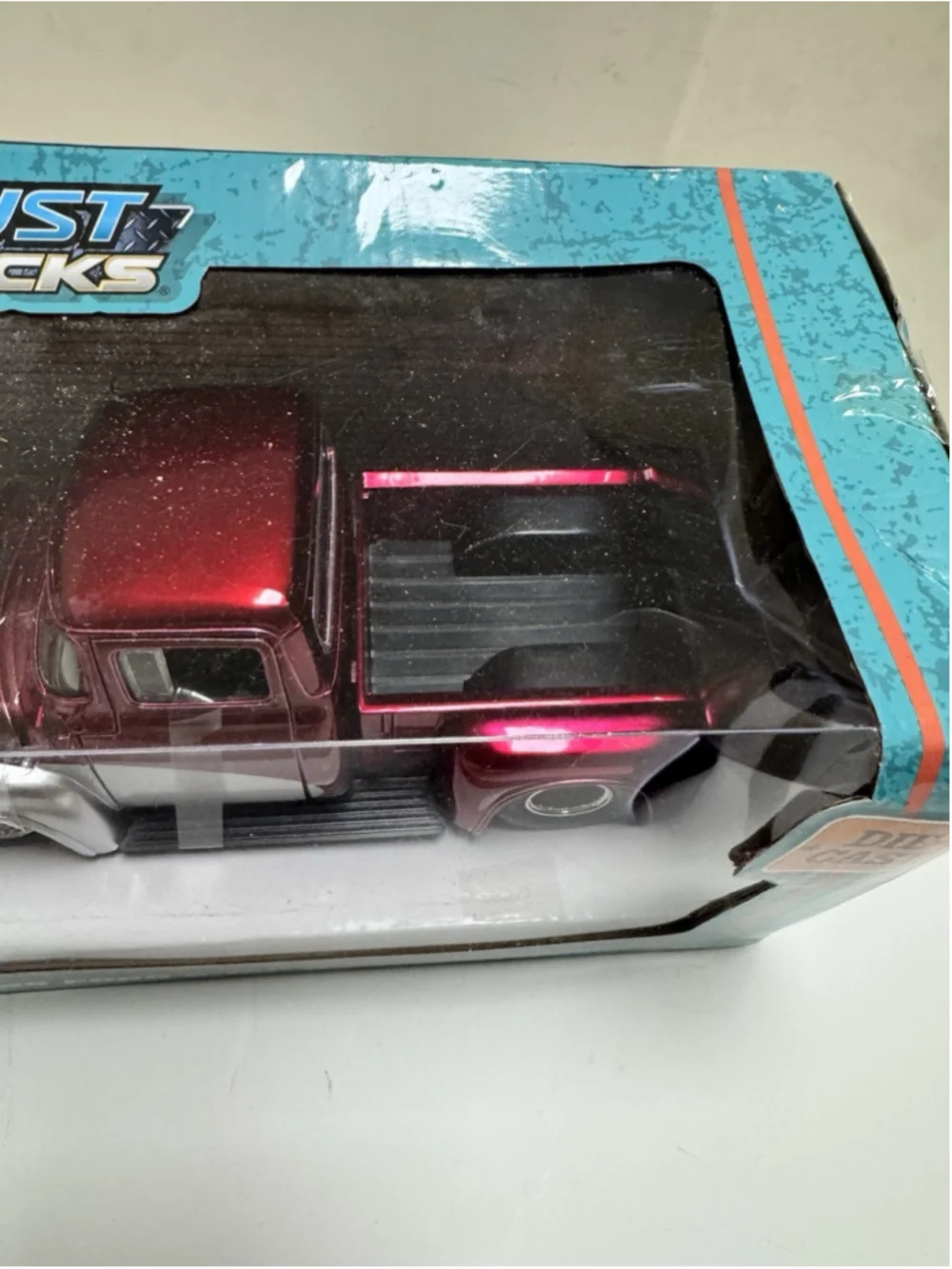 Jada Toys Just Trucks 1:24 1956 Ford F-100 Die-cast Car & Gas Pump